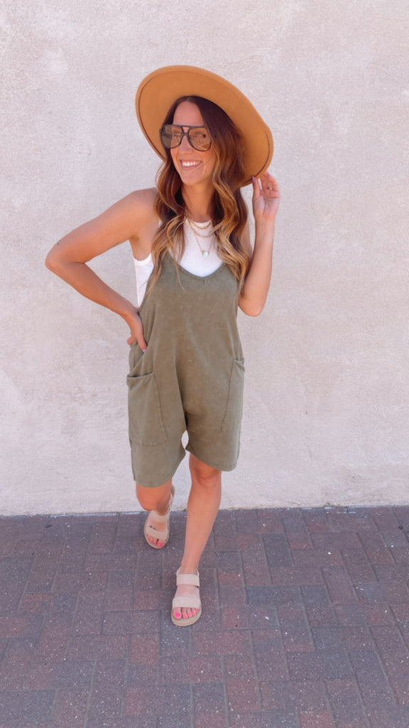 Essential Round neck ribbed tank (white)
