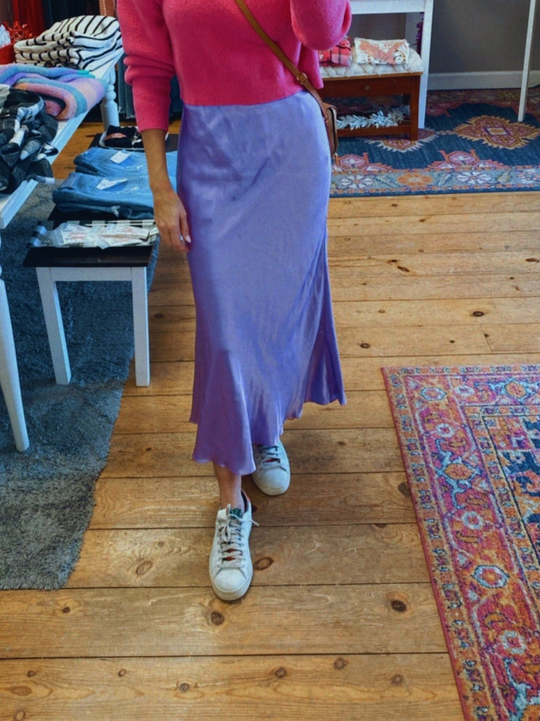 Layla satin midi skirt (lilac)