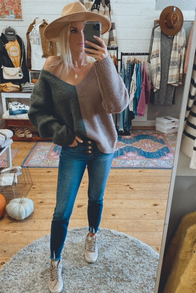 Phoebe colorblock ultra soft sweater twist back (mocha/olive)