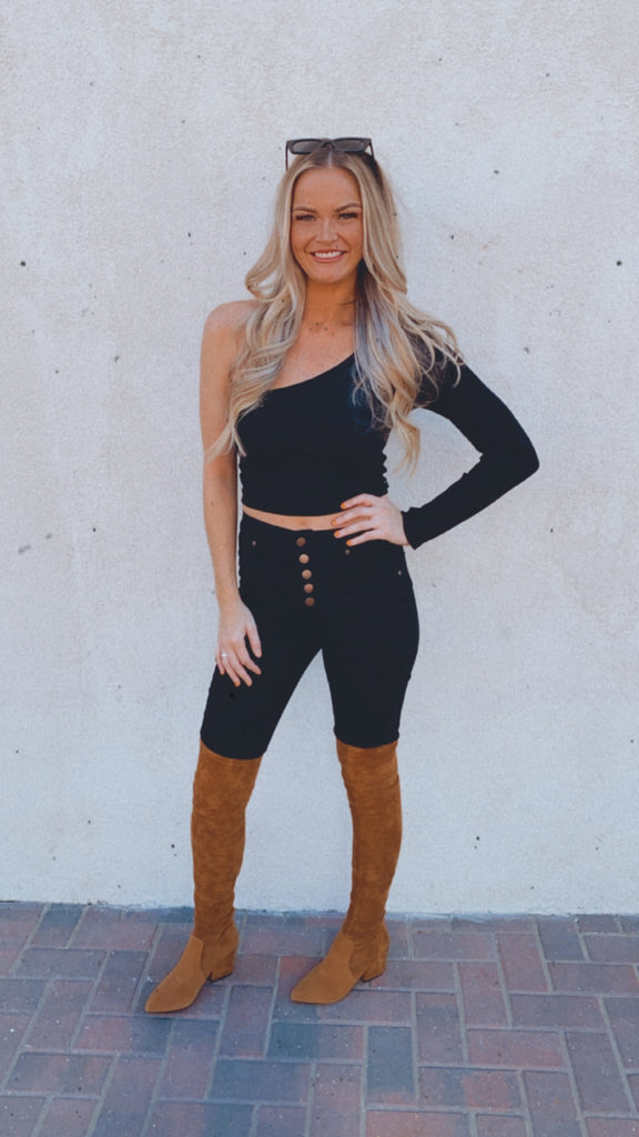 Cast a Spell Seamless one Shoulder Crop Top (black)
