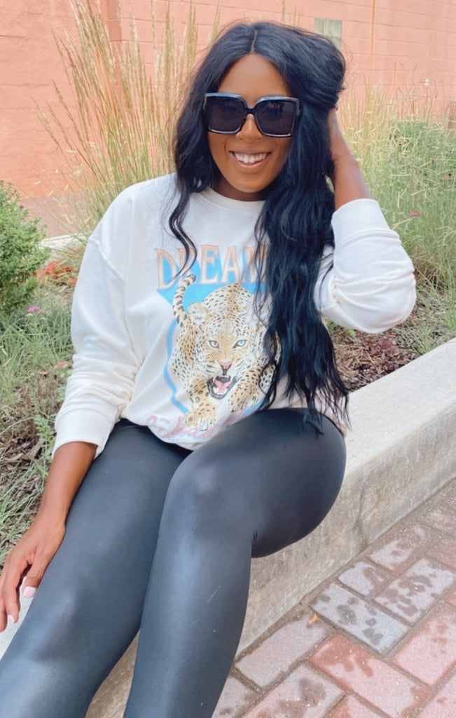 Dreamer World Tour Graphic Sweatshirt (ivory)