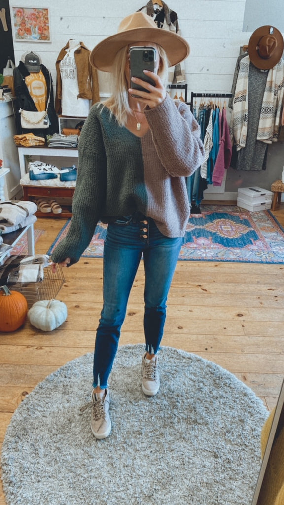 Phoebe colorblock ultra soft sweater twist back (mocha/olive)