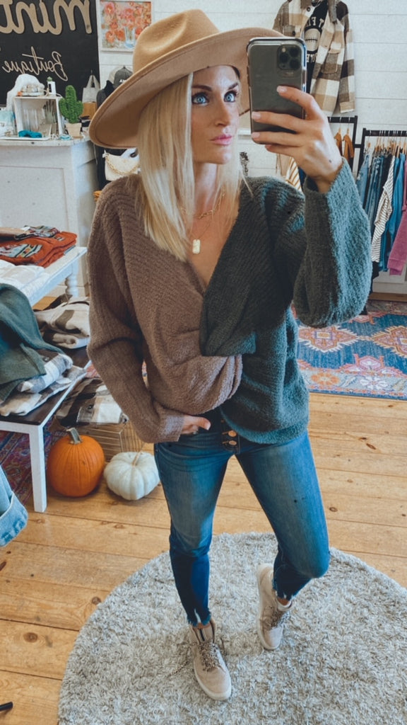 Phoebe colorblock ultra soft sweater twist back (mocha/olive)