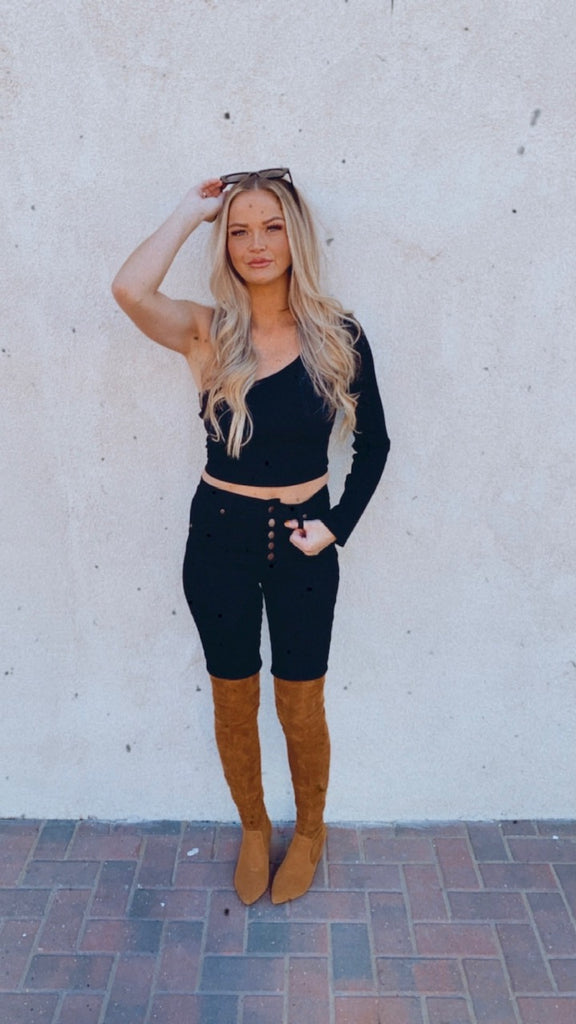 Cast a Spell Seamless one Shoulder Crop Top (black)