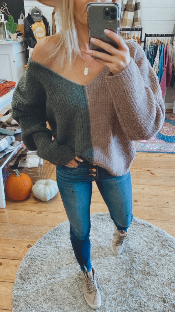 Phoebe colorblock ultra soft sweater twist back (mocha/olive)