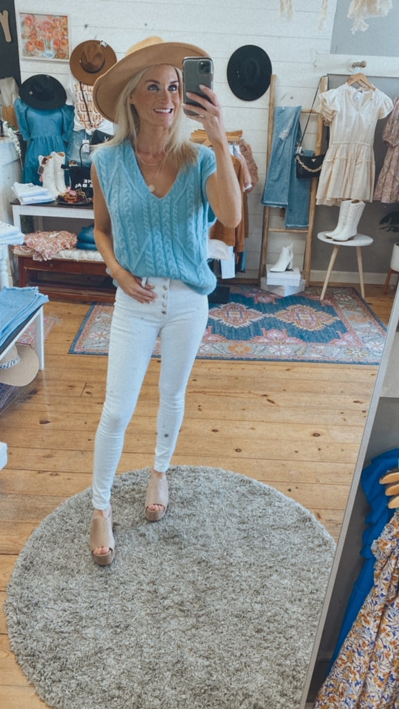 Wavery sweater vest (dusty blue)
